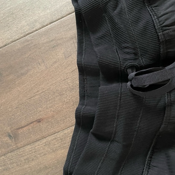 Lululemon pant - Picture 2 of 3